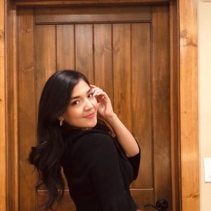 Meet your Posher, Valeria